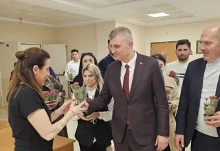 Başkan Sezer’den Hemşirelere Sürpriz Kutlama