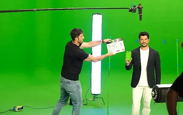 Hayat Finans’ın Burak Özçivit’li yeni reklamı yayında