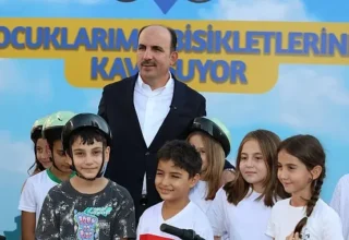 Başkan Altay 40 Gün Sabah Namazına Giderek Bisiklet Kazanan Çocuklarla Buluştu