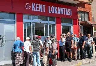 Bir ekmek 15 lira, Buca’da 4 çeşit yemek 50 lira
