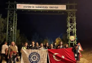 Ege Üniversitesi öğrencileri ‘Kocatepe Zafer Yürüyüşü’ne katıldı