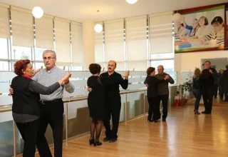 Karşıyaka Belediyesi’nden ücretsiz salon dansları kursu