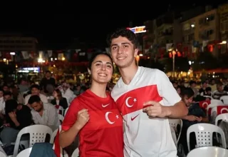 Ay-Yıldızlı coşku meydana sığmadı