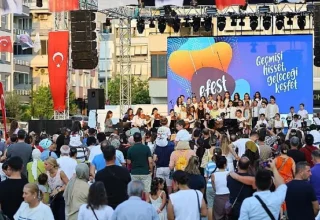 EFEST 2025 renkli görüntülerle başladı