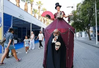 İzmir Enternasyonal Fuarı’nda uluslararası sokak gösterileri büyük ilgi görüyor