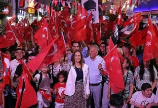 Yılmaz Özdil ve Korcan Karar Karşıyaka’da!